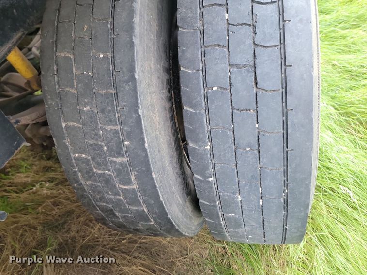 image for item ML9500 2000 Truck Equipment Services Pup 40x6  end dump pup trailer