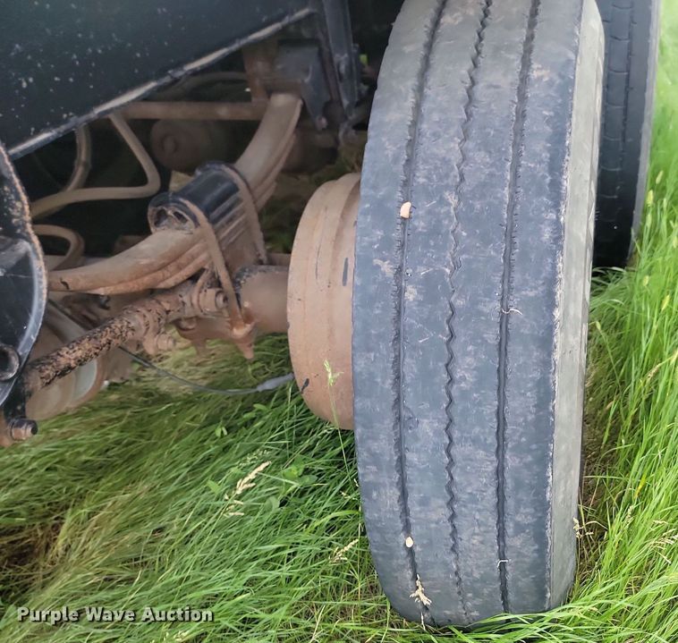 image for item ML9500 2000 Truck Equipment Services Pup 40x6  end dump pup trailer