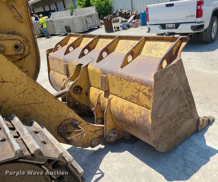 image for item MO9906 1994 Caterpillar 963 LGP  track loader