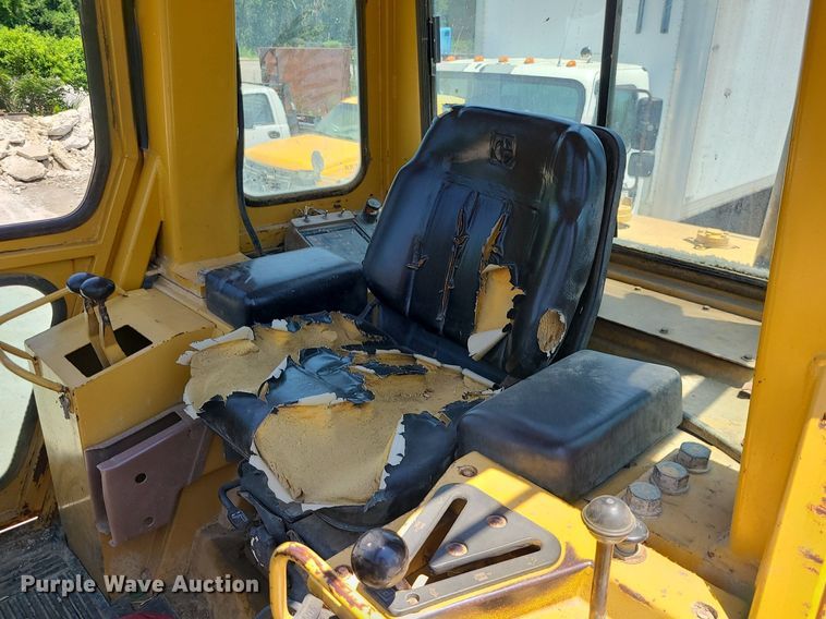 image for item MO9906 1994 Caterpillar 963 LGP  track loader