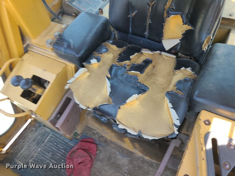 image for item MO9906 1994 Caterpillar 963 LGP  track loader