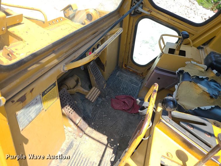 image for item MO9906 1994 Caterpillar 963 LGP  track loader