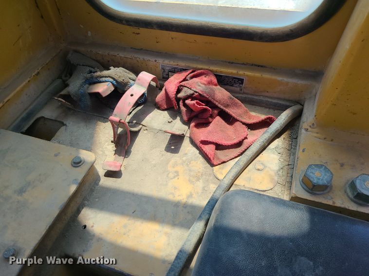 image for item MO9906 1994 Caterpillar 963 LGP  track loader