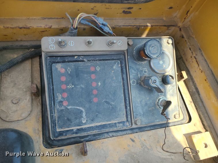 image for item MO9906 1994 Caterpillar 963 LGP  track loader