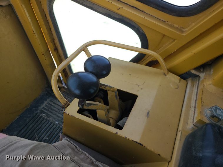 image for item MO9906 1994 Caterpillar 963 LGP  track loader