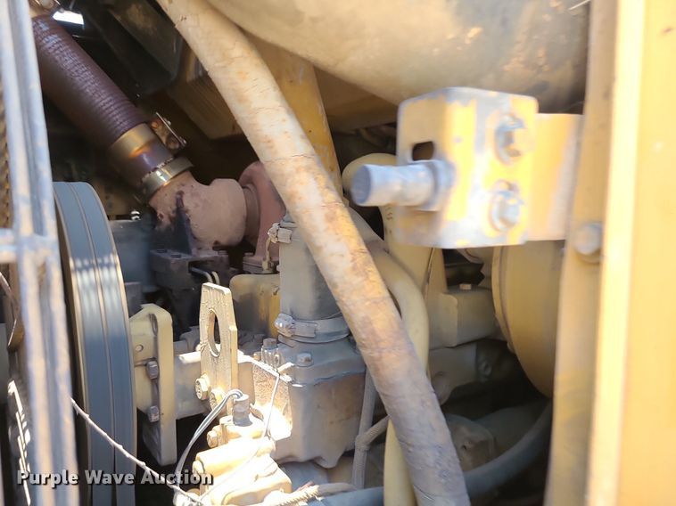 image for item MO9906 1994 Caterpillar 963 LGP  track loader