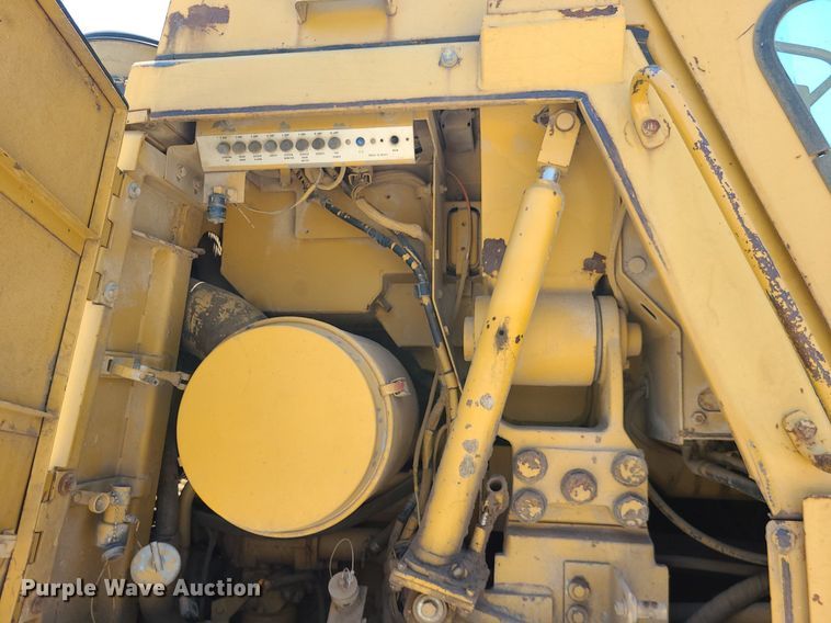 image for item MO9906 1994 Caterpillar 963 LGP  track loader