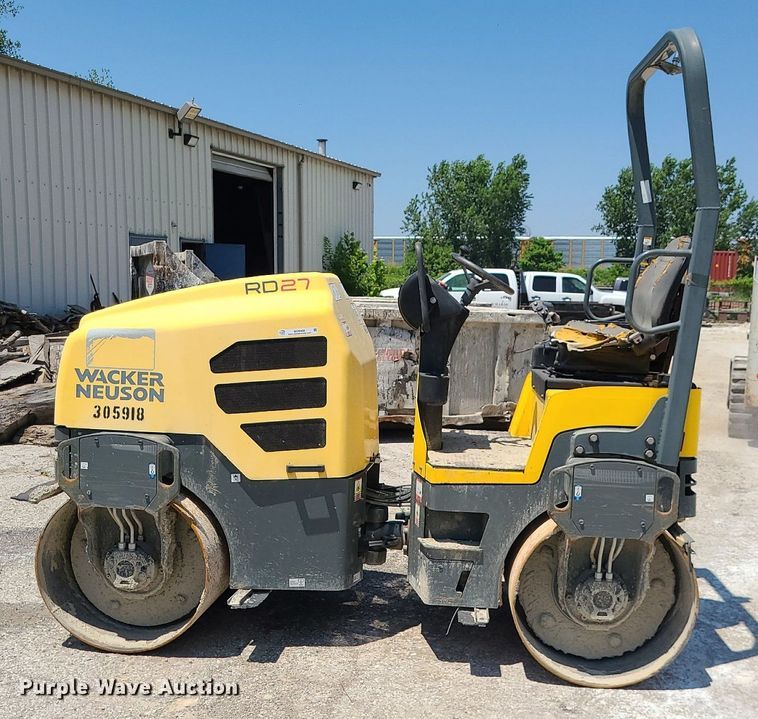 image for item MO9908 Wacker Neuson RD27  double drum vibratory roller