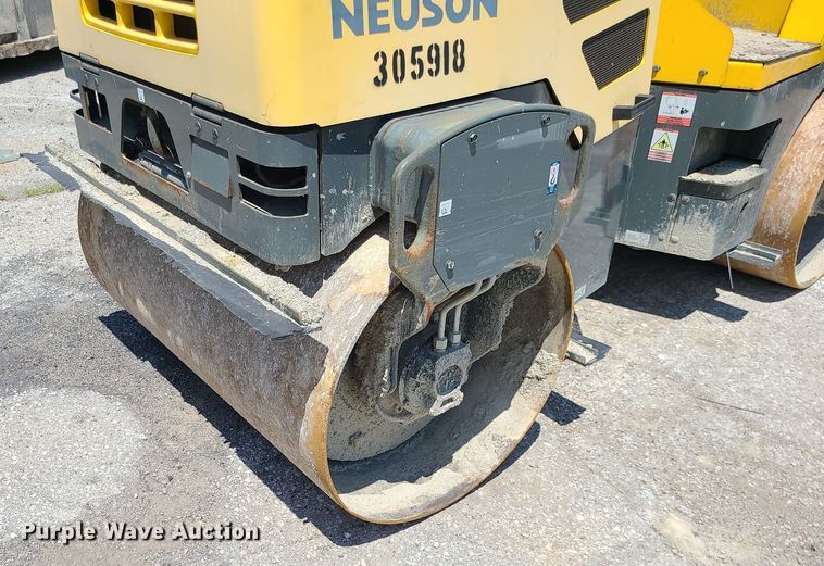 image for item MO9908 Wacker Neuson RD27  double drum vibratory roller