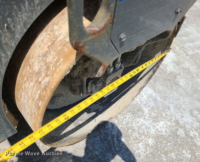 image for item MO9908 Wacker Neuson RD27  double drum vibratory roller