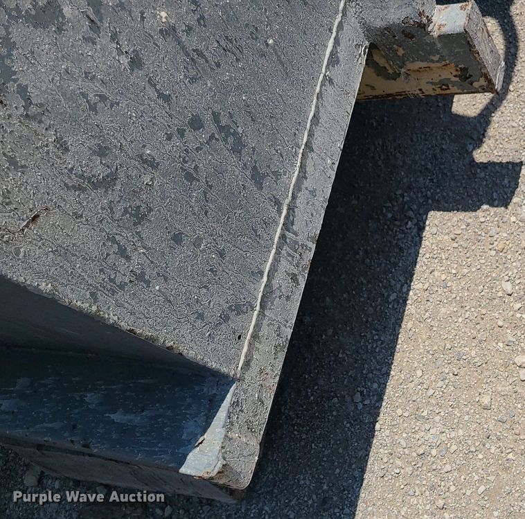 image for item MO9909 Hook lift bed