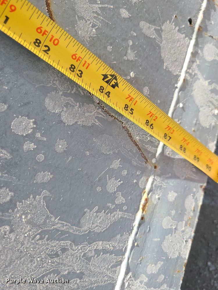 image for item MO9909 Hook lift bed