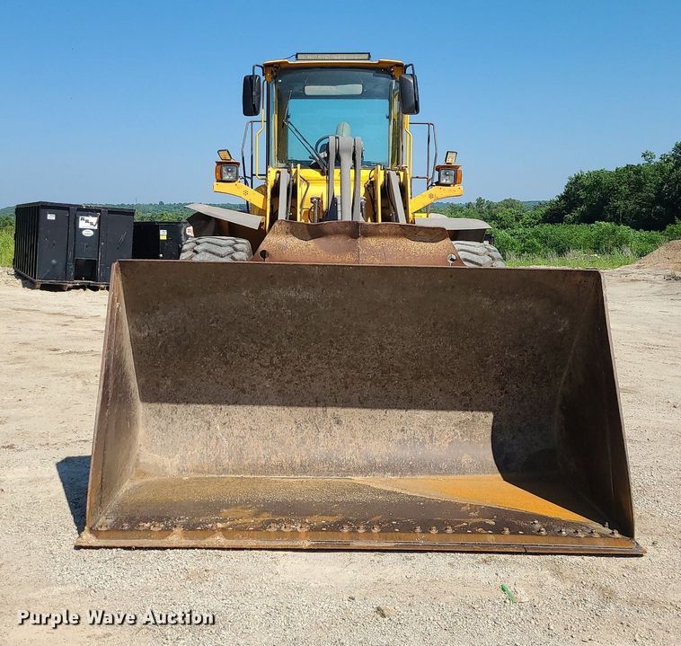 image for item MO9921 2004 Volvo L120E  wheel loader