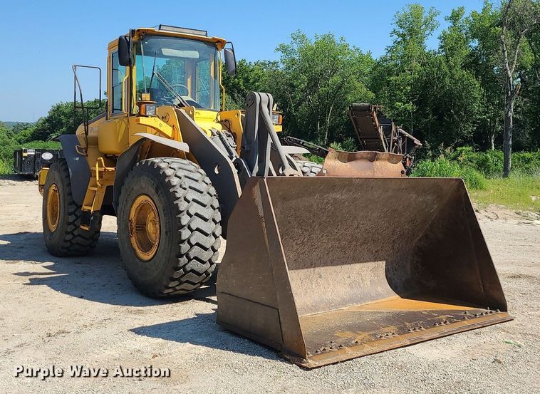 image for item MO9921 2004 Volvo L120E  wheel loader