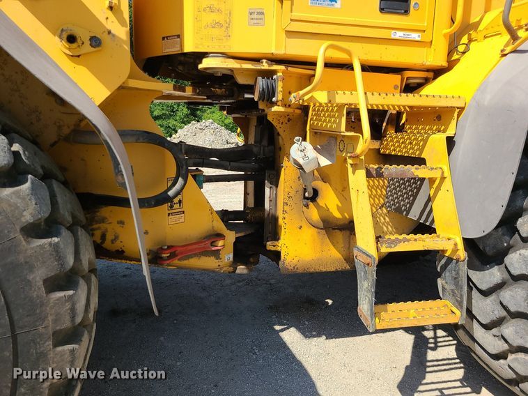 image for item MO9921 2004 Volvo L120E  wheel loader