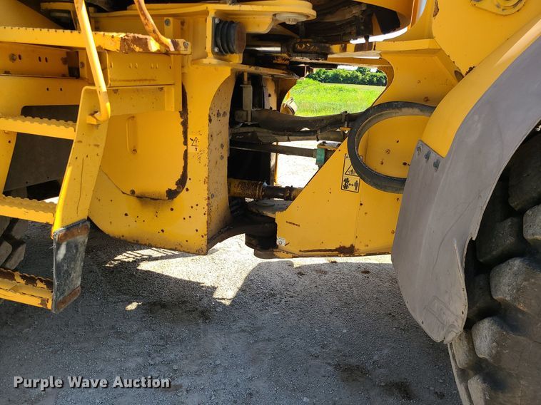 image for item MO9921 2004 Volvo L120E  wheel loader