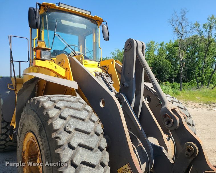 image for item MO9921 2004 Volvo L120E  wheel loader