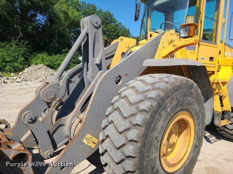 image for item MO9921 2004 Volvo L120E  wheel loader