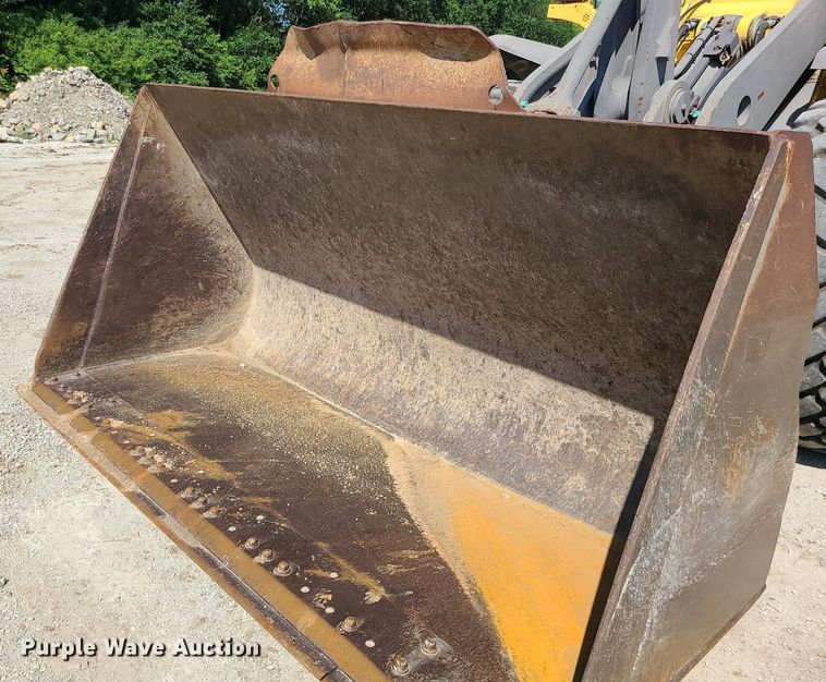 image for item MO9921 2004 Volvo L120E  wheel loader