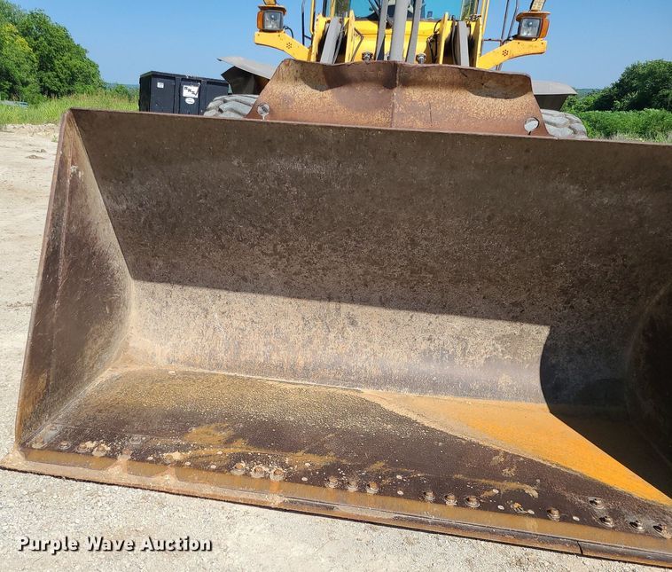 image for item MO9921 2004 Volvo L120E  wheel loader