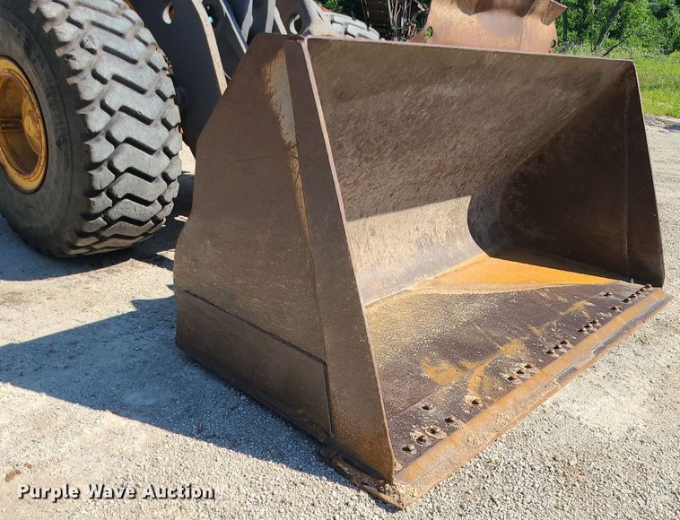 image for item MO9921 2004 Volvo L120E  wheel loader