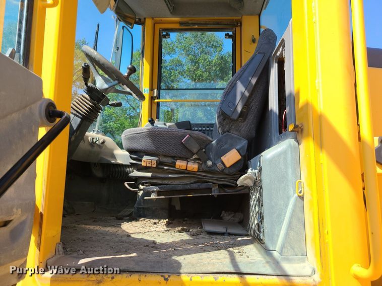 image for item MO9921 2004 Volvo L120E  wheel loader