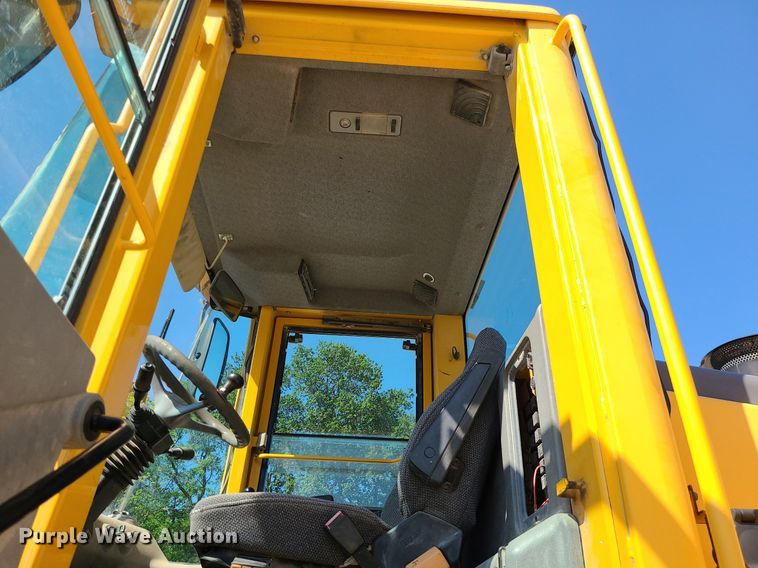 image for item MO9921 2004 Volvo L120E  wheel loader