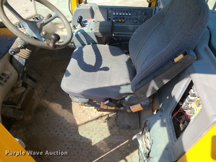 image for item MO9921 2004 Volvo L120E  wheel loader