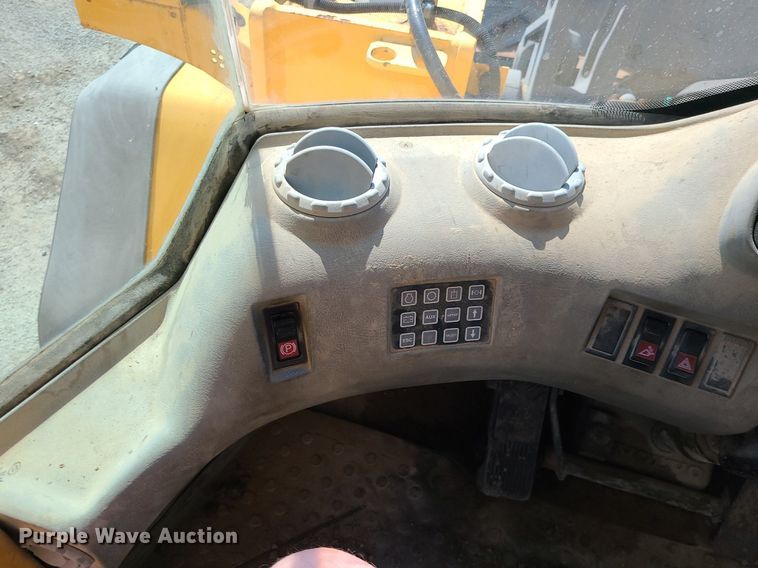 image for item MO9921 2004 Volvo L120E  wheel loader