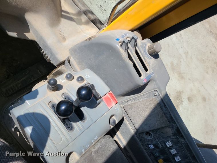 image for item MO9921 2004 Volvo L120E  wheel loader