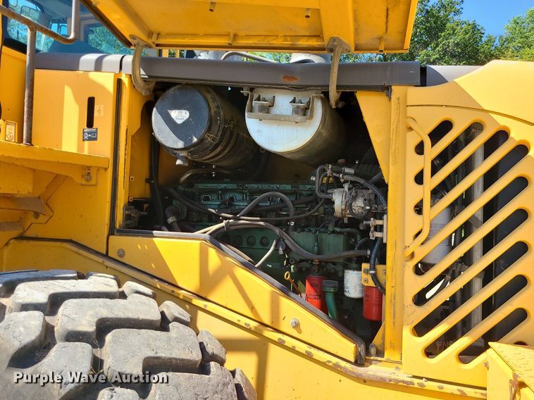 image for item MO9921 2004 Volvo L120E  wheel loader