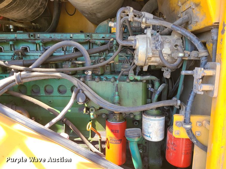 image for item MO9921 2004 Volvo L120E  wheel loader