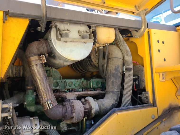 image for item MO9921 2004 Volvo L120E  wheel loader