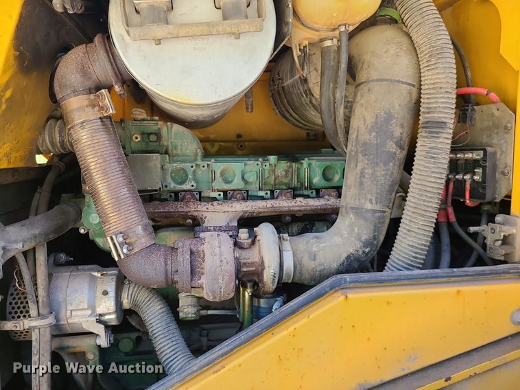 image for item MO9921 2004 Volvo L120E  wheel loader