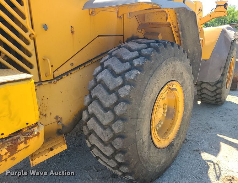 image for item MO9921 2004 Volvo L120E  wheel loader
