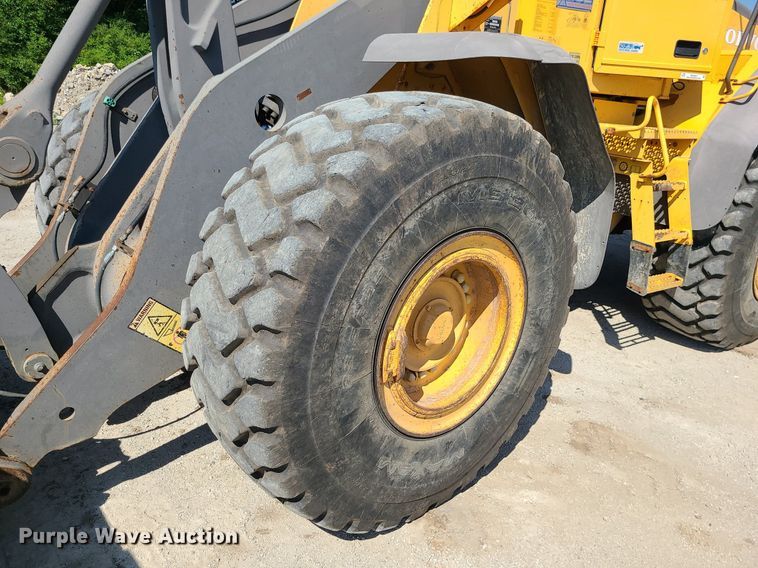 image for item MO9921 2004 Volvo L120E  wheel loader