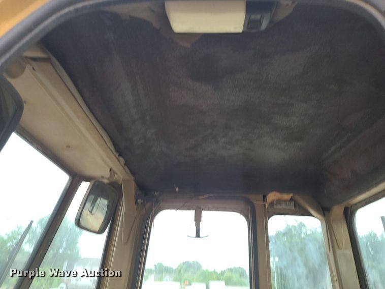 image for item MO9963 1991 Caterpillar 926E wheel loader