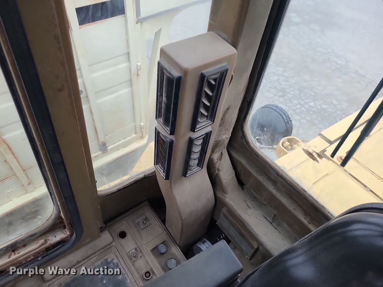 image for item MO9963 1991 Caterpillar 926E wheel loader