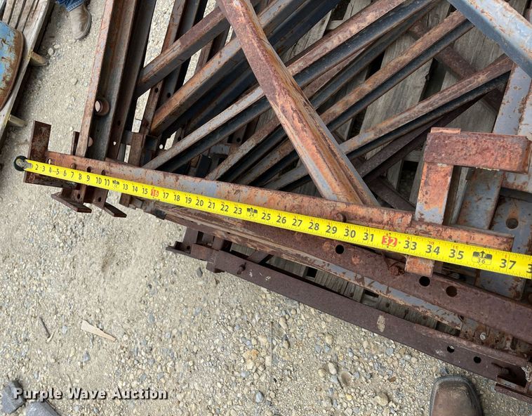 image for item MY9108 Approximately 30 scaffolding brackets