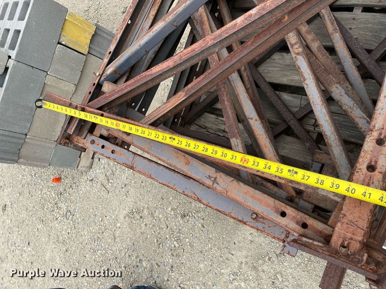 image for item MY9108 Approximately 30 scaffolding brackets