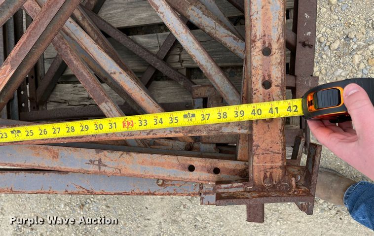 image for item MY9108 Approximately 30 scaffolding brackets