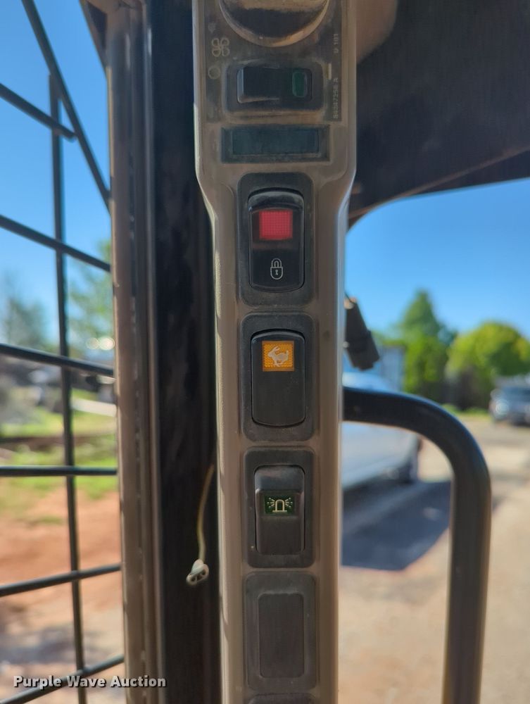 image for item MY9357 2011 Case TV380  tracked skid steer loader