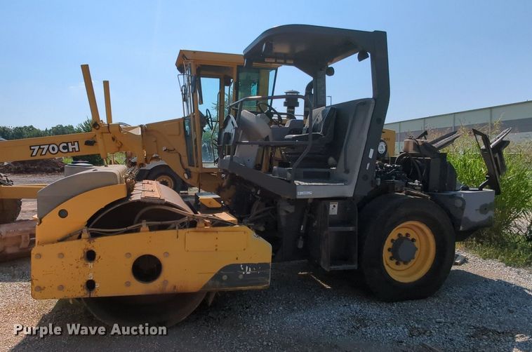 image for item MY9390 2011 Volvo SD77DA  single drum vibratory roller