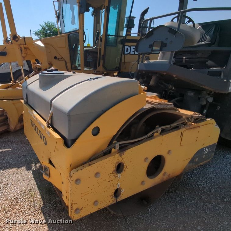 image for item MY9390 2011 Volvo SD77DA  single drum vibratory roller