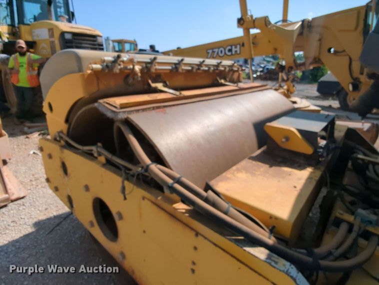 image for item MY9390 2011 Volvo SD77DA  single drum vibratory roller