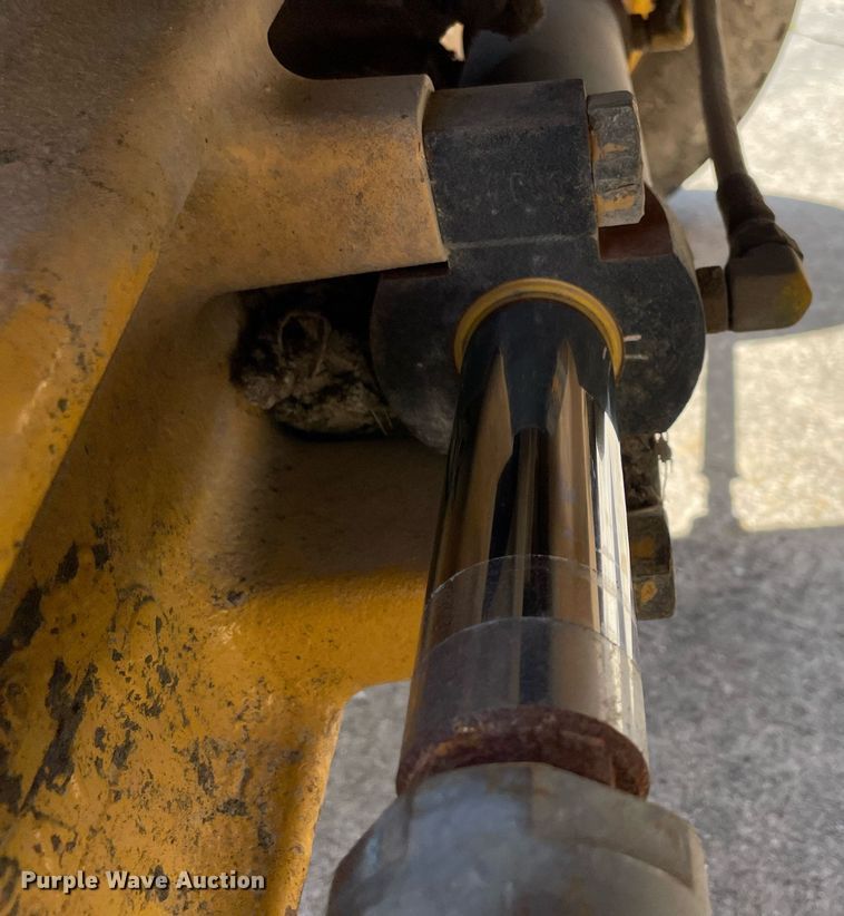 image for item NB9091 2007 John Deere 310SJ  backhoe