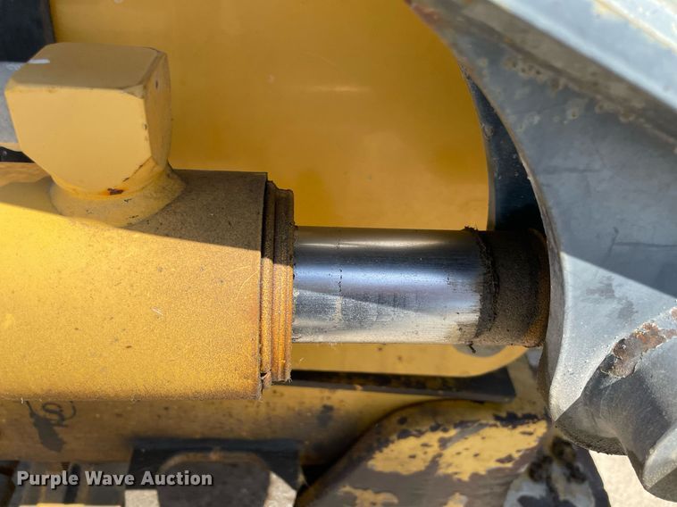 image for item NB9091 2007 John Deere 310SJ  backhoe