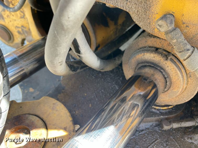 image for item NB9091 2007 John Deere 310SJ  backhoe