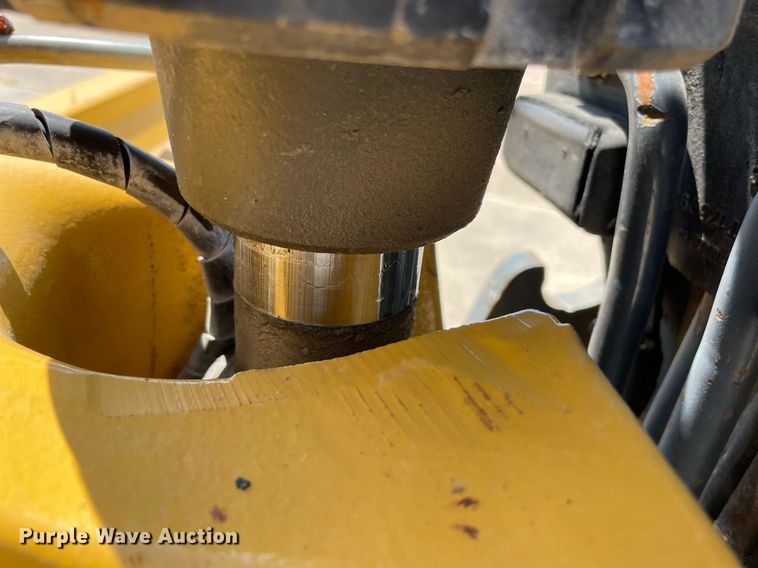 image for item NB9091 2007 John Deere 310SJ  backhoe