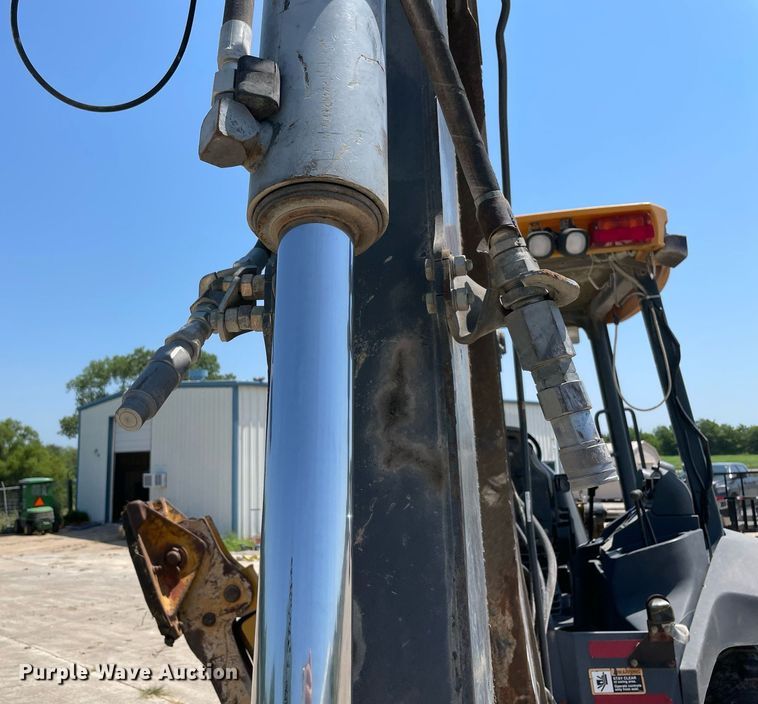 image for item NB9091 2007 John Deere 310SJ  backhoe